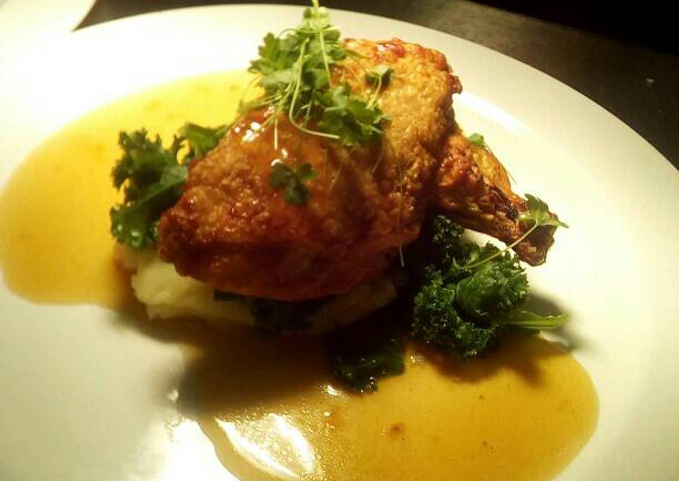 Garlic and thyme chicken, khale and jugras pomme puree
