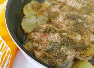 Una foto de Pescado al eneldo🐟🌱🥔🧈