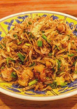 Hình của món Tép khô rang tóp mỡ.