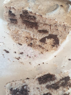 Una foto de Turrón de chocolate blanco y galletas oreo