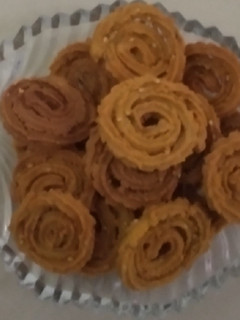 ચકરી(chakli Recipe in Gujarati) રેસીપી મુખ્ય ફોટો