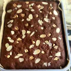 A picture of Cakey Brownies 2 telur (simple dan ekonomis).