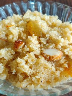 सूजी का हलवा (Suji ka halwa recipe in Hindi) रेसिपी मुख्य फोटो