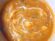 Una foto de sopa de verduras