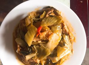 Hình của món Cá ngừ đại dương kho dưa chua.