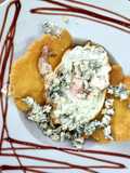 Tortos con cabrales, gulas y huevos fritos