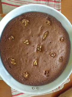 Una foto de Bizcocho de yogur con chocolate y nueces
