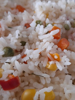 Una foto de Arroz a la jardinera exprés