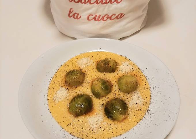 Modo semplice a Fai Fatto in casa Polenta e cavoletti di Bruxelles