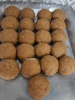 गणपती नैवेद्य चुरमा लाडू (Churma ladoo Recipe In Marathi) रेसिपी चे मुख्य फोटो
