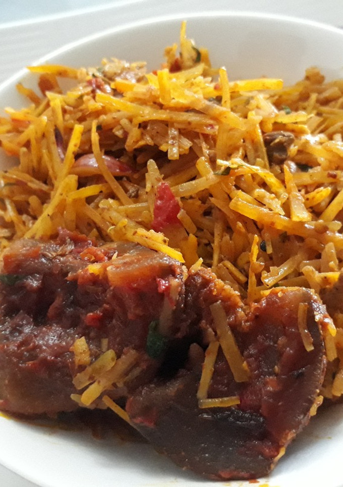 A picture of Abacha with pomo.