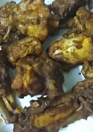 A picture of Dry chicken masala.