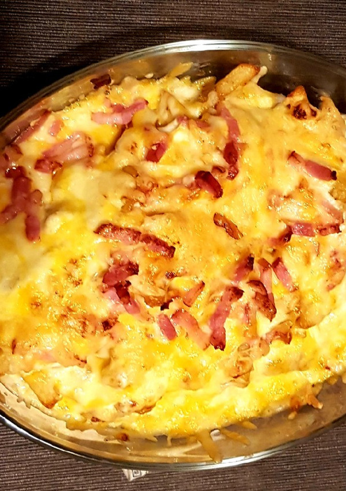 Una foto de Patatas con queso y bacon estilo Fosters Hollywood