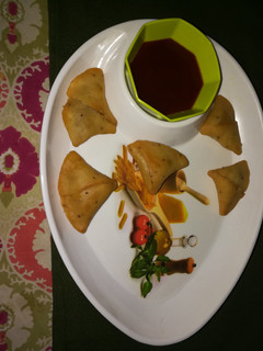 मिनी मूंग-दाल समोसे (Mini Moong Dal Samose recipe in Hindi) रेसिपी मुख्य फोटो