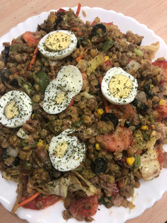 Una foto de 90. Ensalada de lentejas a la jardinera con atún y vinagreta de mostaza (principal legumbres)