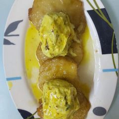 A picture of Apple jalebi with kesar ice-cream.