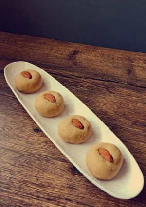 बेसन लड्डू (besan laddu recipe in hindi) रेसिपी मुख्य फोटो