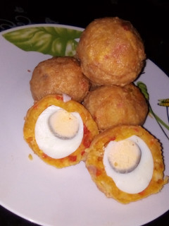 A picture of Yam egg roll.