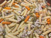 Una foto di fagiolini pollo