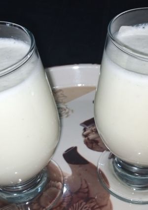 A picture of Apple banana Milkshake🍎🍌.