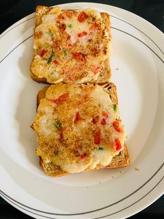 सूजी टोस्ट (sooji toast recipe in Hindi) रेसिपी मुख्य फोटो