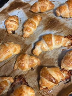 Una foto de Croissant de jamón y queso/chocolate