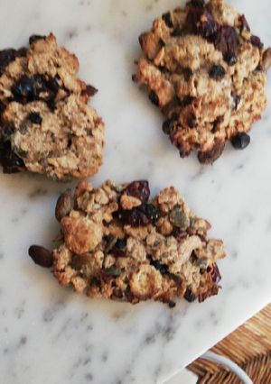 Foto di Biscotti dietetici con banana, frutti rossi,cereali