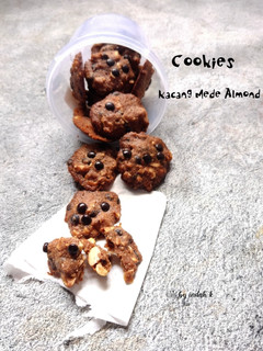 Foto resep Cookies Kacang Mede Almond (Choco Nuts Cookies)