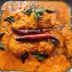 A picture of Ripe and raw mango curry.