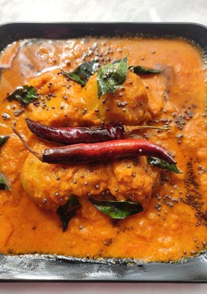 A picture of Ripe and raw mango curry.