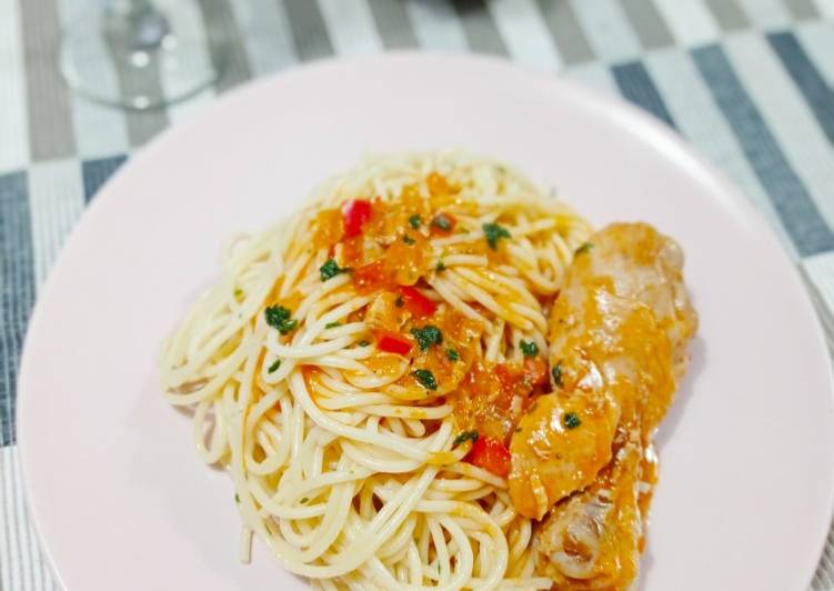 Espaguetis y muslitos en salsa picante de tomate con cerveza