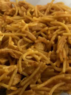 Una foto de Fideos guisados con pollo