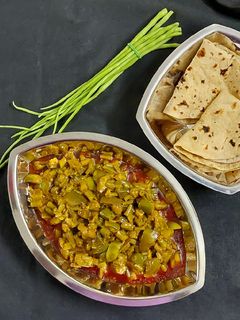 લીલા મોગરા રીંગણાં નું શાક (Lila Mogra Ringan Shak Recipe In Gujarati) રેસીપી મુખ્ય ફોટો