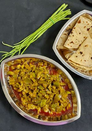 લીલા મોગરા રીંગણાં નું શાક (Lila Mogra Ringan Shak Recipe In Gujarati) રેસીપી મુખ્ય ફોટો