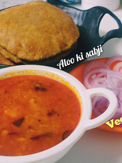 आलू की सब्जी और बेड़मी पूरी (Aloo ki sabzi aur bedmi puri recipe in hindi) रेसिपी मुख्य फोटो