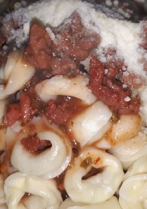 Una foto de Capelettinis con salsa bolognesa
