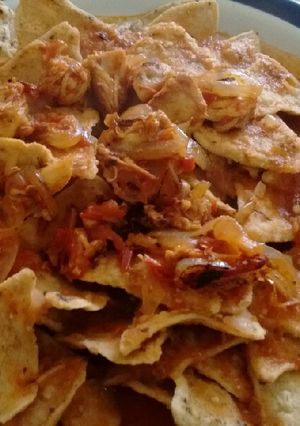 Una foto de Chilaquiles en salsa mixta con pollo 😘