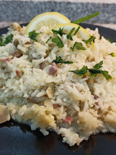 Una foto de Risotto al limón 🍋 con champiñones y bacon 🍴