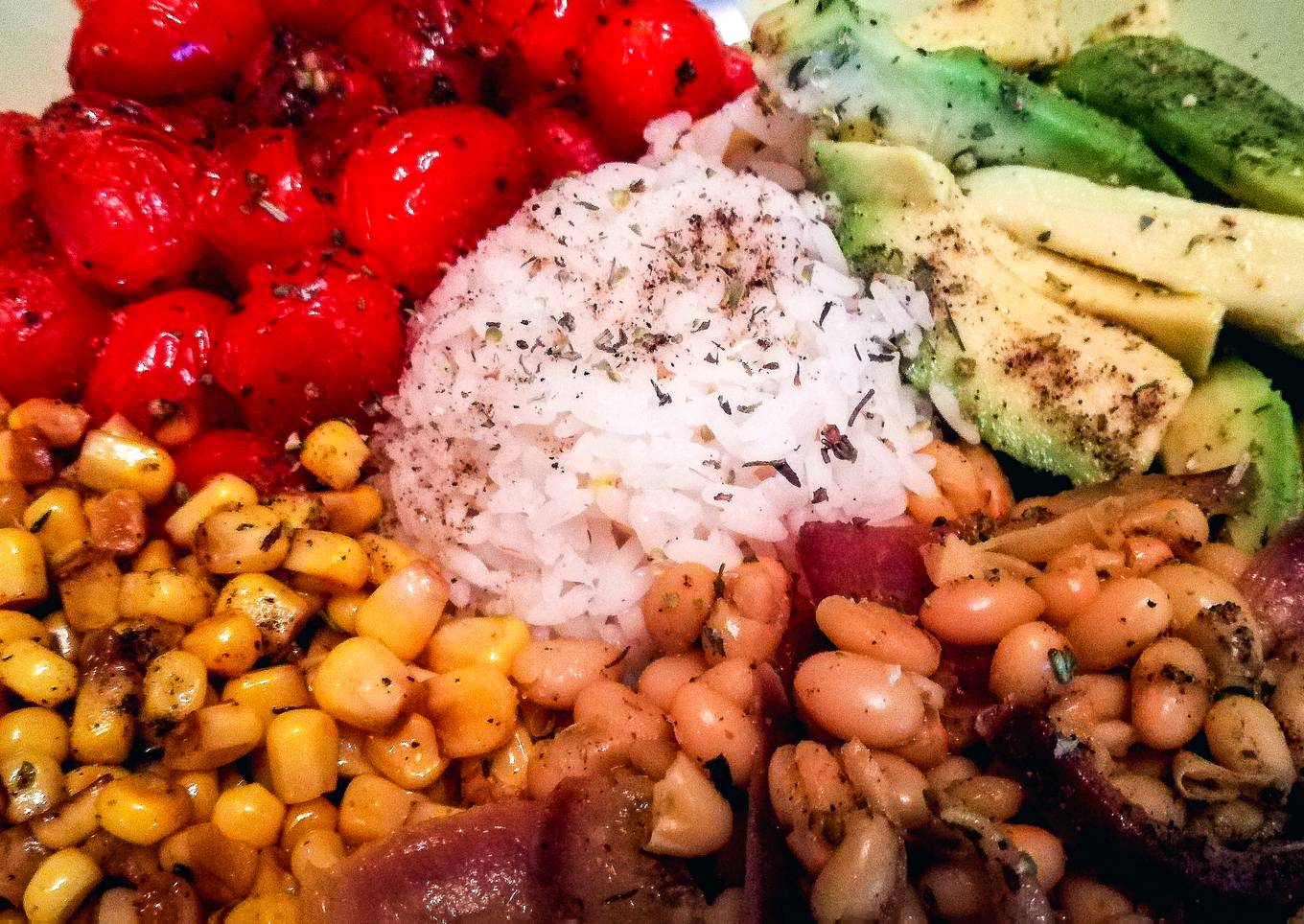 How to Make Super Quick Homemade Rice Bowl with Avocado, Corn, White Beans and Cherry Tomatoes (Vegan)
