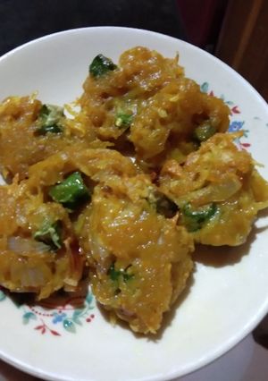আলু পকোড়া(Alu pakora recipe in bengali) রেসিপির প্রধান ছবি