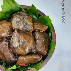 A picture of Dolmeh Barg (Persian Stuffed Grape Leaves).