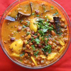 A picture of Brown Chickpeas and Potato Curry.