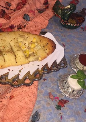 A picture of Cheesy stuffed garlic bread.