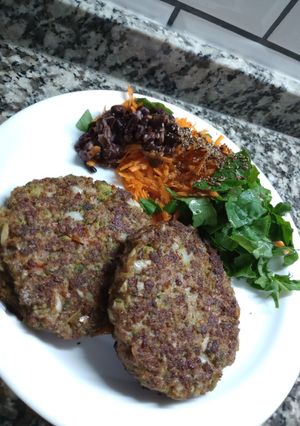 Una foto de Hamburguesas de carne y brócoli 🥦