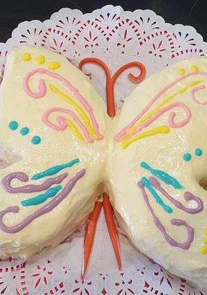 Foto principal de Tarta mariposa con frosting de queso y chocolate blanco