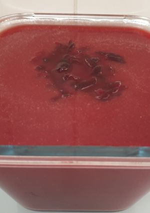 Foto principal de Sopa fría de remolacha con sandía y cítricos