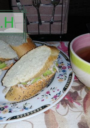 A picture of Chichen, avocado sandwich.