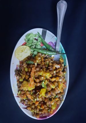 आलू चना चाट (aloo chana chaat recipe in Hindi) रेसिपी मुख्य फोटो