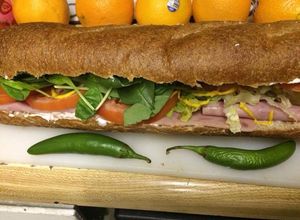 Una foto de Pie Largo sandwich 14"