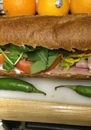 Una foto de Pie Largo sandwich 14"